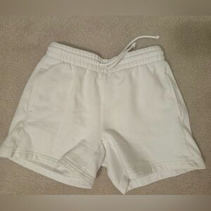 White Aritzia TNA boyfriend shorts XS